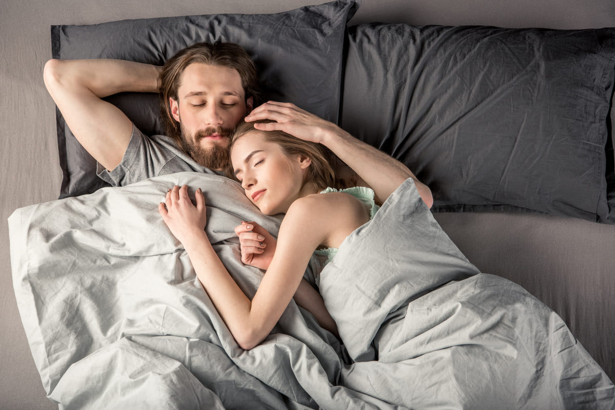 Come dormiamo in coppia sul materasso matrimoniale