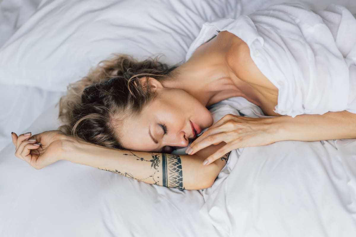 consigli su come dormire con un tatuaggio nuovo