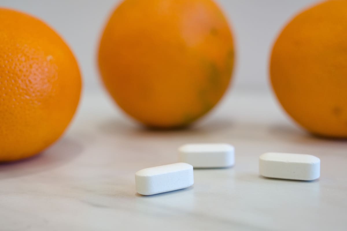La vitamina C cibi e integratori