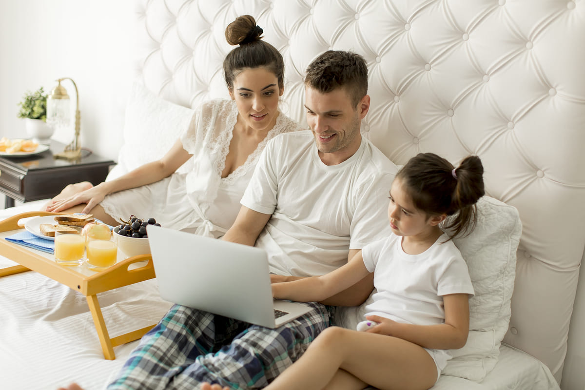 camera da letto con una nuova testiera