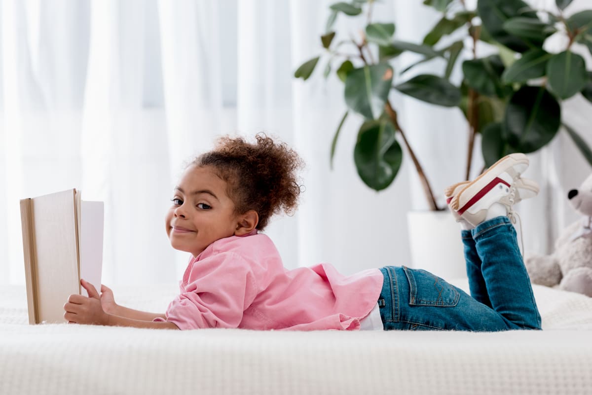 Come tornare al programma di sonno scolastico dei tuoi bambini