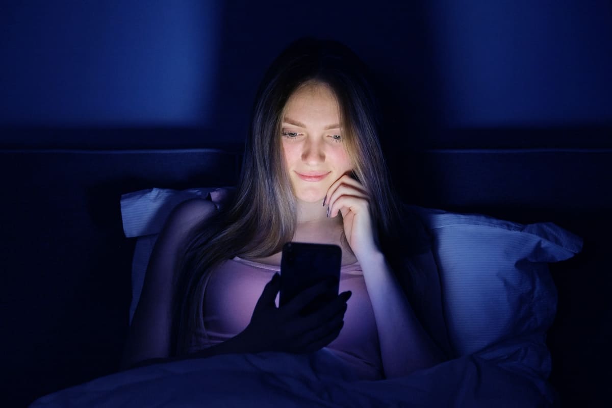 come i dispositivi elettronici influenzano il tuo sonno