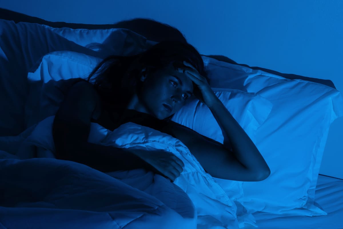 Ansia notturna: perché arriva proprio quando vai a letto